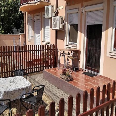 Hellasz Apartman Gyula Exteriör bild