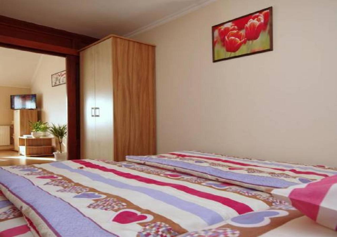 Hellasz Apartman Gyula Exteriör bild