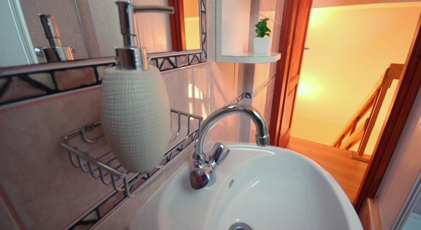 Hellasz Apartman Gyula Rum bild