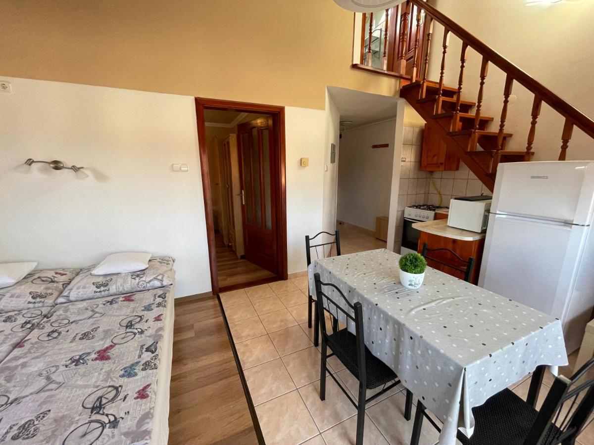 Hellasz Apartman Gyula Exteriör bild