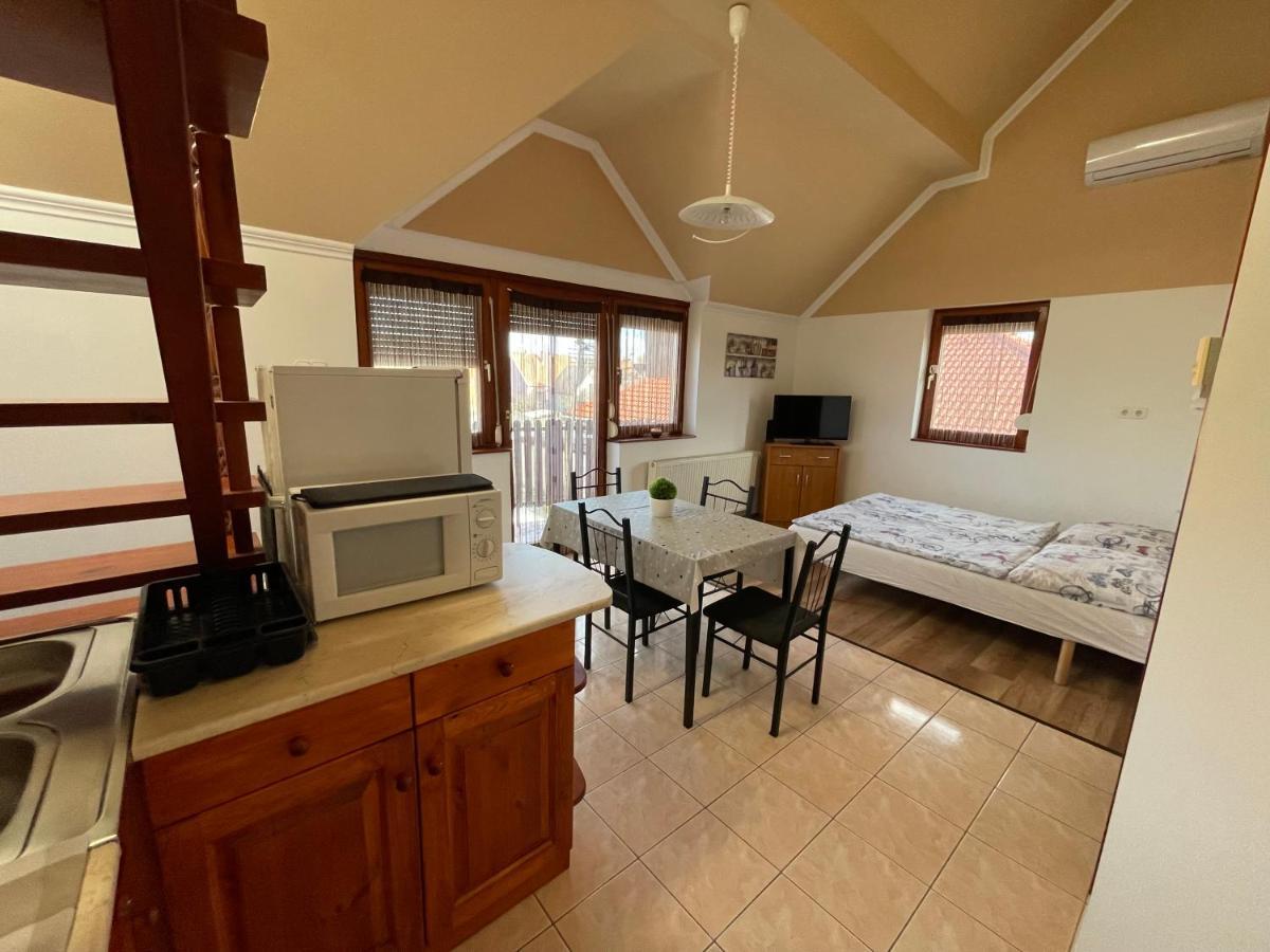 Hellasz Apartman Gyula Exteriör bild