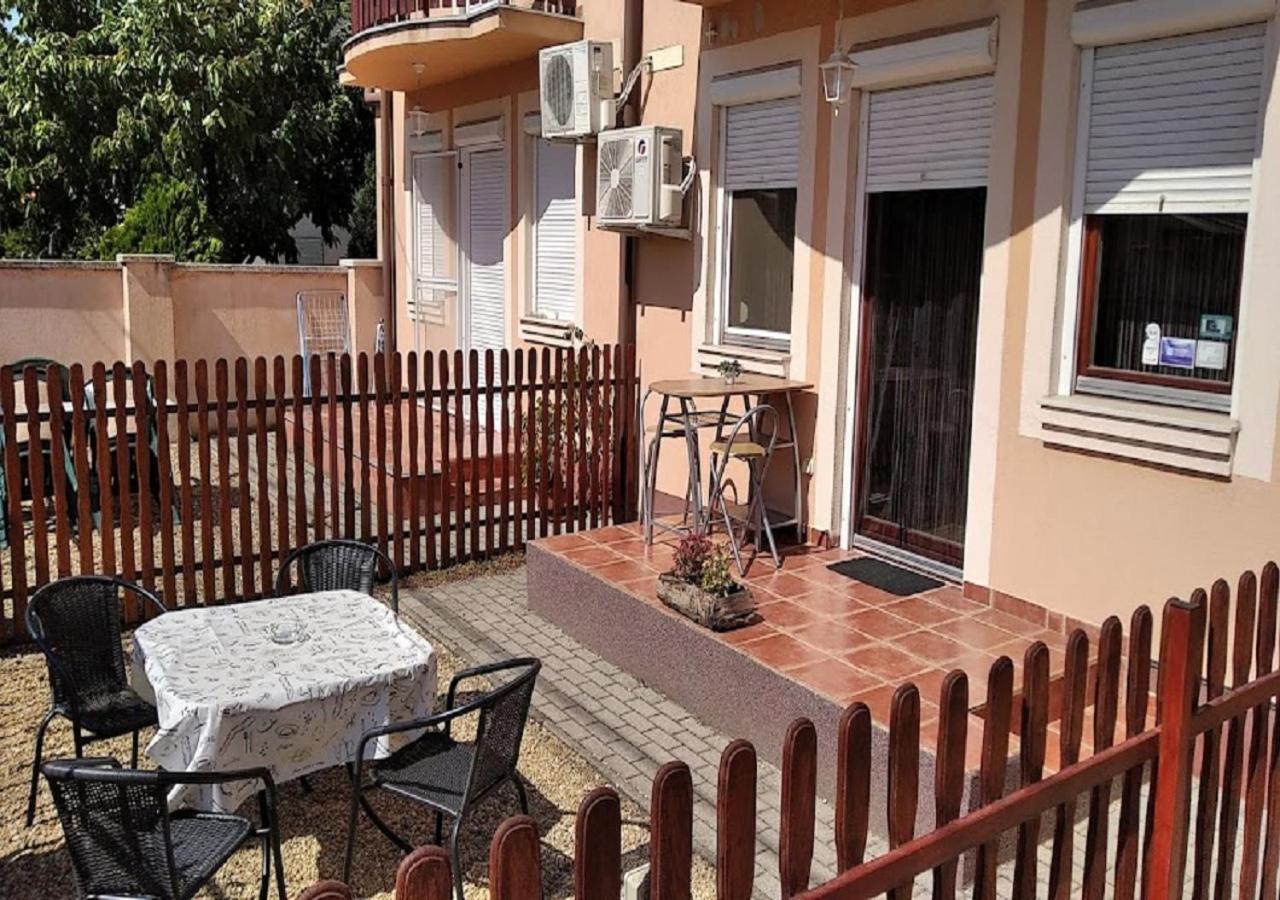 Hellasz Apartman Gyula Exteriör bild