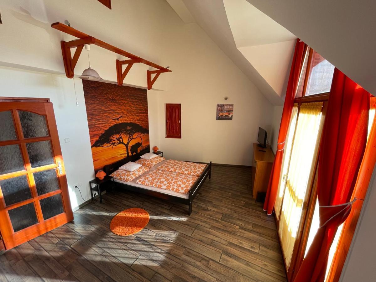 Hellasz Apartman Gyula Exteriör bild