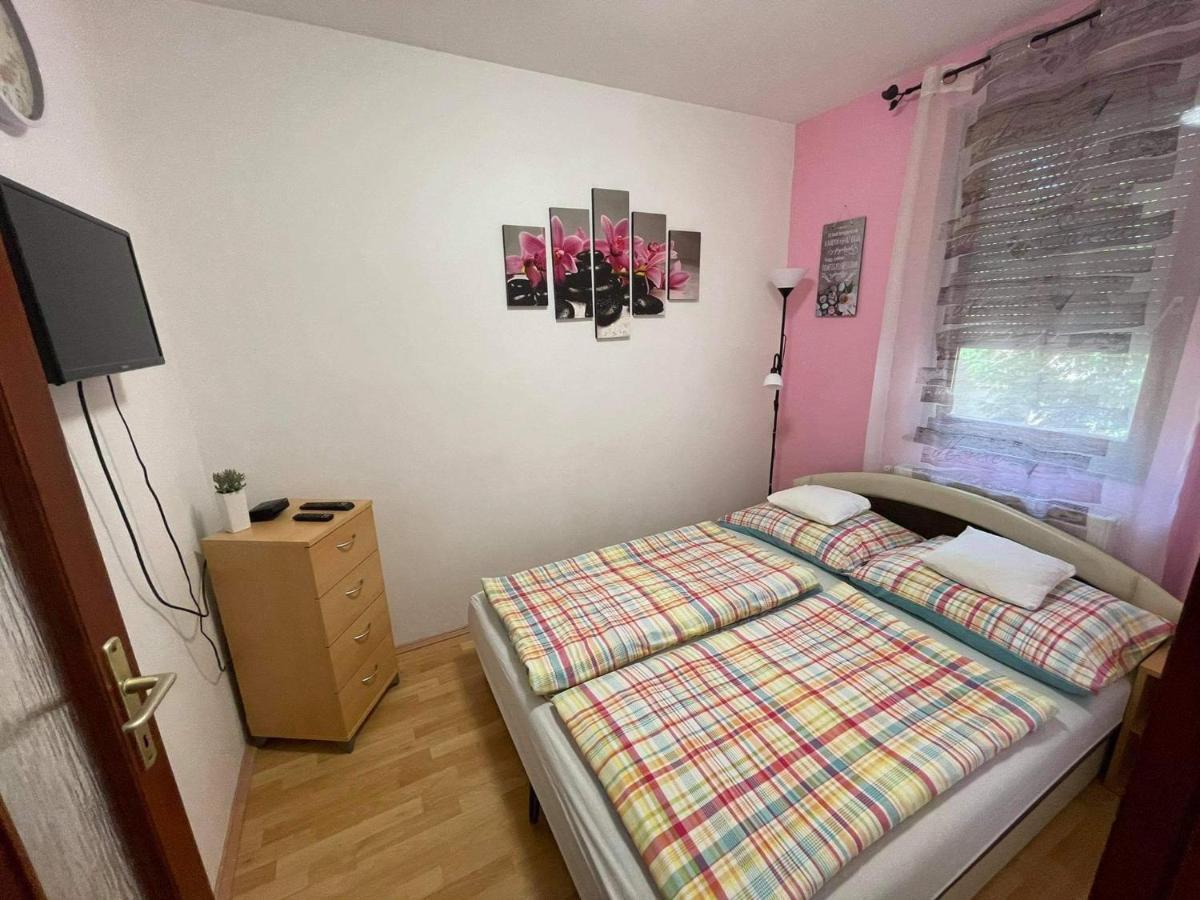 Hellasz Apartman Gyula Exteriör bild