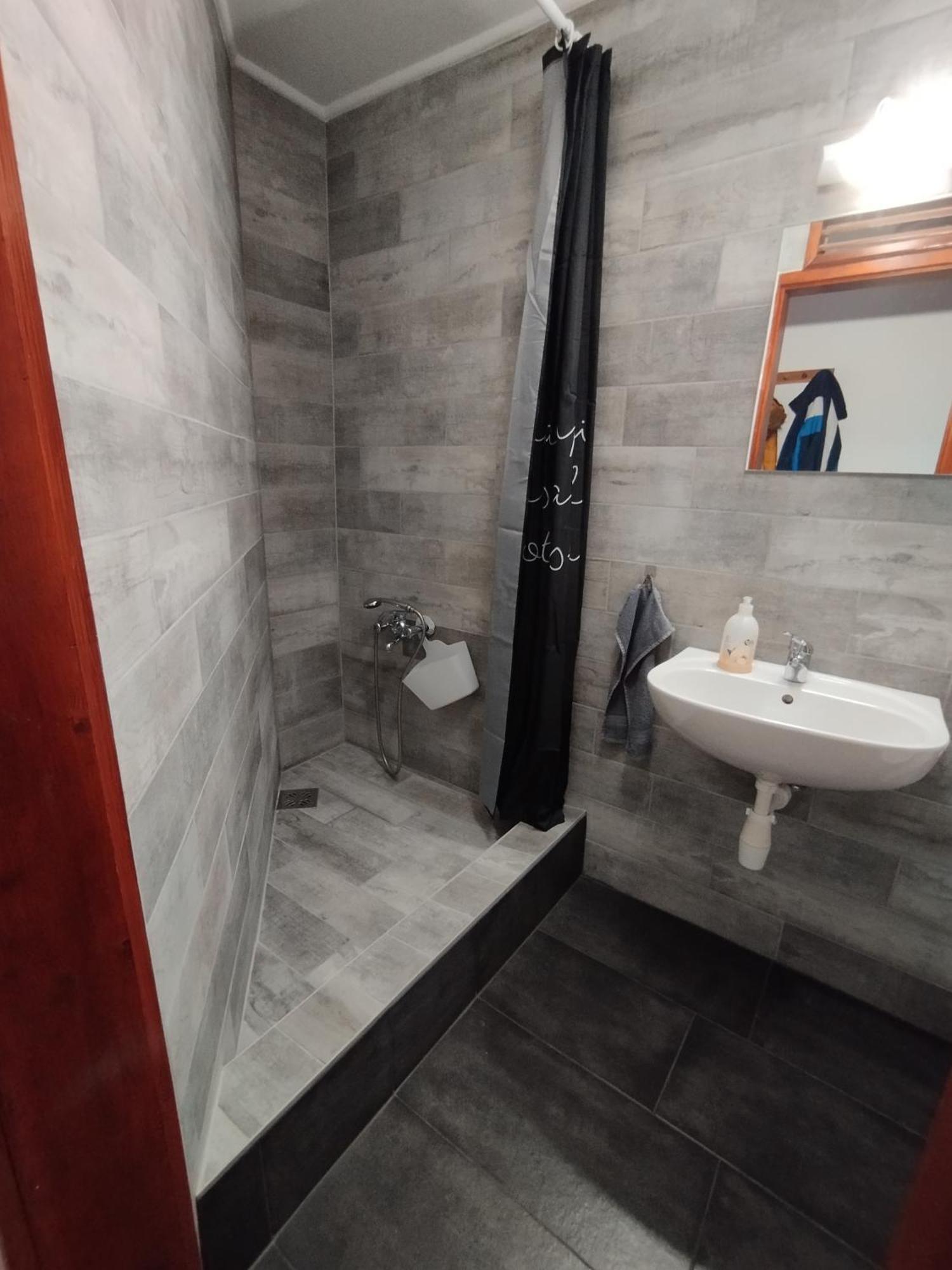 Hellasz Apartman Gyula Exteriör bild