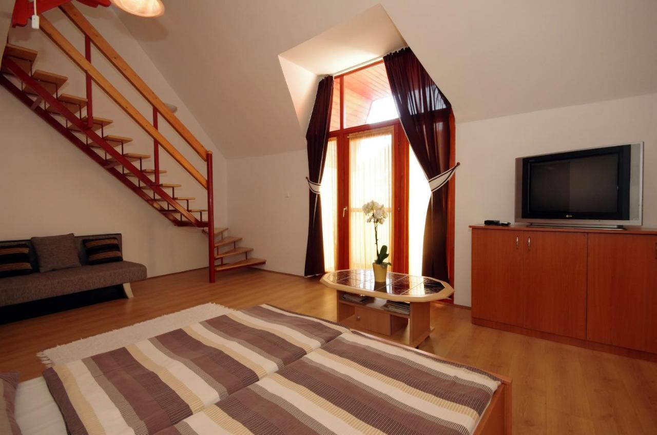 Hellasz Apartman Gyula Exteriör bild